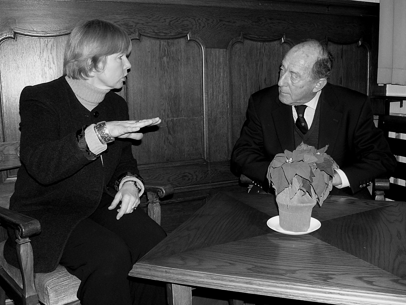 tl_files/kreuzgymnasium/files/Gerard Arnold bei Direktorin.jpg